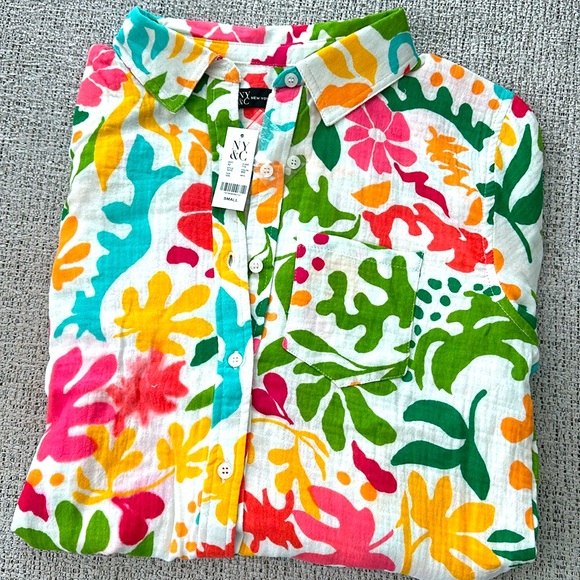 Vibrant Floral LS button down - Picture 4 of 4